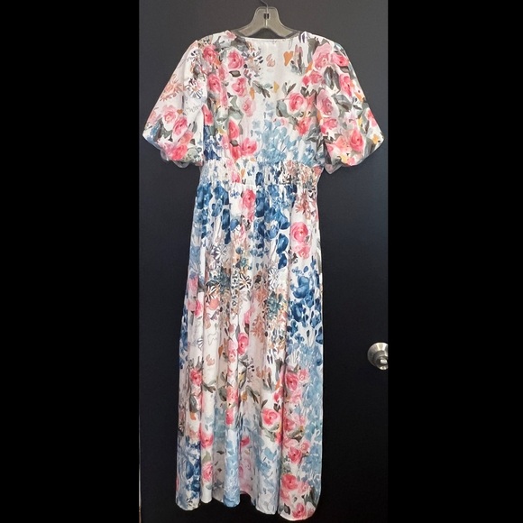 MAXIGERUI Floral V-Neck Maxi Dress in Multi-Color - Picture 2 of 4